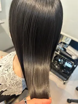 平日限定価格❗️頭皮労改善スパトリートメント🌟‼️Aujua【オージュア】を使った4stpトリートメント💆🏻‍♀️