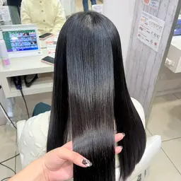 【艶のある綺麗な髪にしたい方🌷🎀】🩶期間限定価格🩶”地毛風”縮毛矯正➕トリートメント¥9900(ロング料金別)