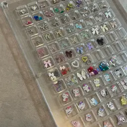 有料パーツつけ放題 ¥1,100／長さだし¥550／亀裂補強／¥330／ロング（カット後2.5mm ~）¥1,100