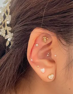 話題沸騰中✨耳つぼジュエリー💎8粒