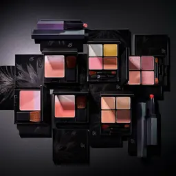 可愛い新色コスメ💕美容成分いっぱいの化粧品で発色良く素肌も整うメイク💄その場で購入可能◎プレゼントにも超オススメ🎁