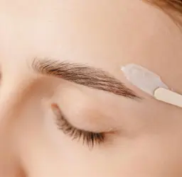 垢抜け【美眉スタイリングWAX＋カット＋お仕上げメイク＋ラッシュリフト】