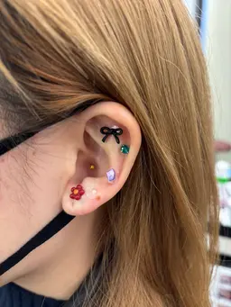 ✨【平日期間限定】✨＋カット＋カラー＋Aromaトリートメント＋耳つぼジュエリー