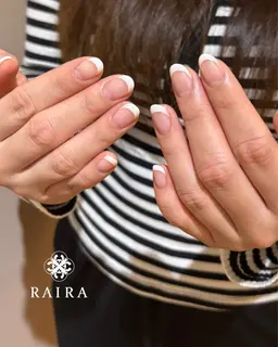 フレンチ(オフなし)💎 クリアベースに赤黒白の3色からフレンチカラーをお選びいただけます