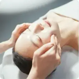 『小顔ケア』⇨フェイシャルケア+むくみケア