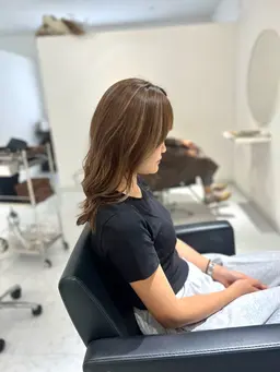 全体的に明るく見せるトーンアップのデザインハイライト（ブリーチI回）