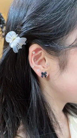 【SNSで大人気】 《話題の耳ツボジュエリー×コテ巻き仕上げ》で気分もアップ🎀💭