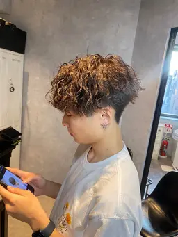 🔵【再来様クーポン】メンズカット＋ツイストスパイラルパーマ🔥(眉毛カット＋トリートメント付き)
