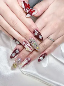 ⭐️💅（チップ長か出し10本）デザインネイル（オフ有り）ご来店前にお写真を送ってお願いいたします