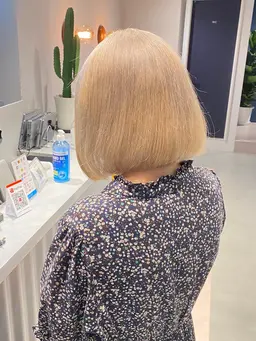 【11.12月限定プレミアムクーポン💫】カット+ケアブリーチ+艶カラー+髪質改善トリートメント