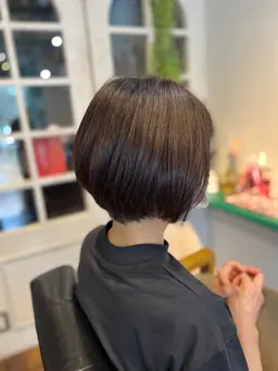 脱白髪染め　白髪が３センチ以上の女性限定:バッサリカット限定《１０センチ以上》必ず補足説明を読んで下さい！お断り有