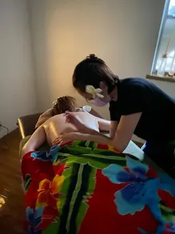 【Hawaiianリラクゼーション】ロミロミ全身90分