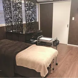 【1日1組メンズ限定】ニキビ/毛穴の開き/過剰な皮脂/脂性肌/肌の赤み/肌悩みにそったフェイシャルエステ