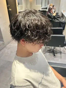 【ミニモ学割限定!!】🔥メンズカット➕波巻きorツイスパ➕トリートメント🔥【波巻きパーマ、ツイストスパイラルパーマ】