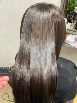 艶カラー✨️+髪質改善水素トリートメント🫧