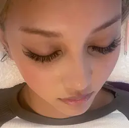 最新技術3D、4Dボリュームラッシュ　バインドロック 120束5980円，140束6500円(上のみ)