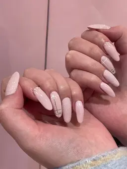 【ミニモ限定モデル価格】長さ出し10本スカルプお持ち込みデザインメニュー💜ネイルオフ込み💅ご新規様ネイルオフ無料⭐️