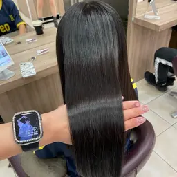 🦋圧倒的艶髪🦋🌿カット➕プレミアム縮毛矯正➕トリートメント☘️