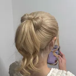 🩵ᩚ🩷ᩚヘアセット練習モデル💛ᩚ💚ᩚシャンプー・トリートメントつき❣️