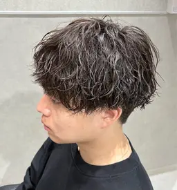 【人気No. 2🏅】🌈カット＋メンズパーマ🌈【土日祝＋1000円】《波巻きスパイラルパーマ/波打ちパーマ》