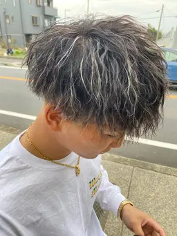 🐯メンズハイライトカラー🐯メッシュを入れたい方、印象変えたい方！ぜひおすすめです！初ブリーチの方にもおすすめです🌈