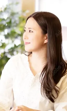 カット後は炭酸シャンプーで毛穴の汚れや皮脂を除去。スキャルプトニックで血流を活性化しヘッドスパで頭皮環境リセット！