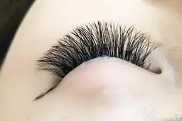 初回限定💛ボリュームラッシュ300本💛ナチュラル※5分前にご来店ください