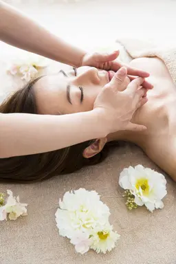 28【速効★瞬間塗る糸リフト&美白】ハイパー×EMSキャビ立体顔筋&美白EGF70分6,880円