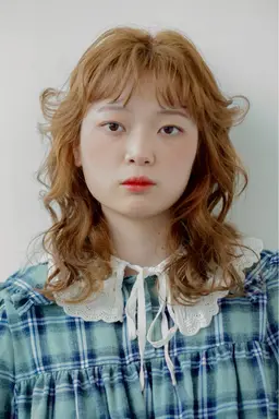 【🩰U25限定🩰】ケアブリーチ+艶髪カラー✨️(お持ち帰りのシャンプー､トリートメント付き)