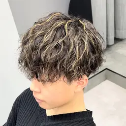 【一気に垢抜け】メンズカット+ハイライト+パーマ　🔥[八王子駅/メンズパーマ/ツイストスパイラル]