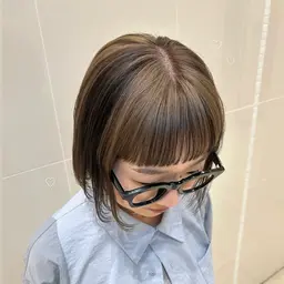 ケアブリーチ🍑カット+イヤリングカラー