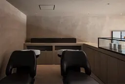 クレンジングヘッドスパ40分コース。マッサージ効果による血行促進による頭皮環境改善リフトアップにつながります♪