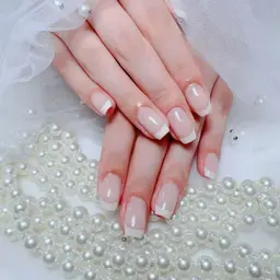 【自爪】オフィスネイルならおすすめ★フレンチネイル+ストーンつけ放題 7500円