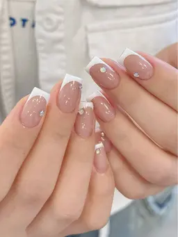 フレンチ or斜めフレンチ【カラーベース付き】 （初回ソフトジェルオフ無料/ケア込み）