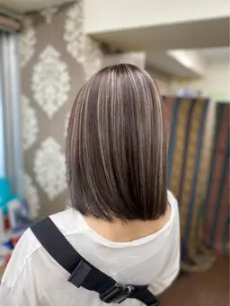 ハイライト専用：ブリーチ込ハイライト＋全体カラー＋トリートメント￥14300