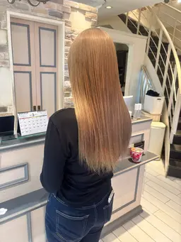 〘 平日限定〙️胸上から下の長さのお客様限定💘ブリーチリタッチ(2cm以内限定)＋オンカラー＋うる艶トリートメント💘