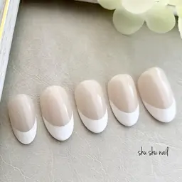 オフ無料☆乾燥対策ウォーターケア付き☆ジェルフレンチ　甘皮スッキリ！ジェル1ヶ月ツヤ長持ち！