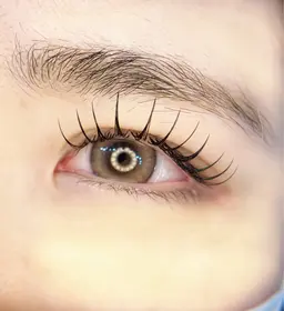 モデルさん価格🫧フラットラッシュ✅100本 オフ無料◇Jrスタッフ経験者施術⭐️