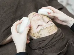 毛穴汚れ&むくみ除去で小顔効果【パワーローズブースター】