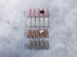 ⚠️ 長さ出し2本以上の新規様限定⚠️キラキラワンホンネイル💅🏻✨️３本以上​〜​1本400円かかります。