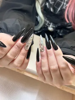 【チップスカルプ長さだし】2本ストーンめ尽くし¥ 9990