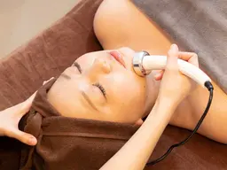 【ミニモ特別クーポン人気No1!超音波無料コース】小顔引上NO1★頭蓋骨矯正(ヘッドスパ)＋超音波＋首肩リンパ