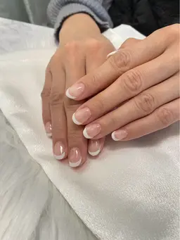 透明感クリアベースフレンチネイル