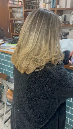 3月13日10:00限定‼️【シャドールーツ】全頭ブリーチまたはブリーチリタッチしたのちにオンカラーで作ります