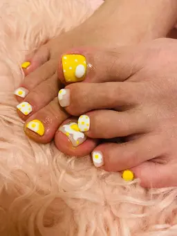 フットネイル　目玉焼きデザイン🍳