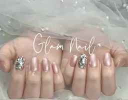 ワンカラー＋ストーン埋め尽くし＆大きいパーツ2本「オフィスネイル」