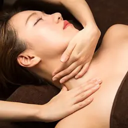 自分ご褒美🩷【頭+上半身+膝下〜足裏】マッサージ+歪みケア🌸デコルテ、首肩こり、ヘッドスパ、むくみ💆♀️90分