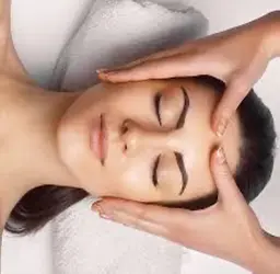 バリニーズフェイシャル　70分　​〜​リズミカルなタッチでお顔のコリをほぐしていきます​〜​