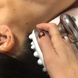 小顔ヘッドスパで肩こりもスッキリ✨