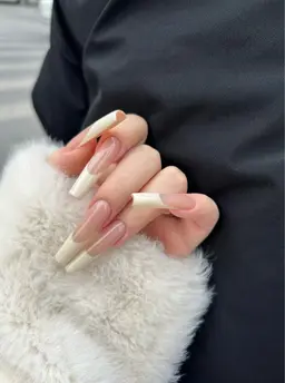 JRネイリスト　長さ出しフレンチ　オフなし